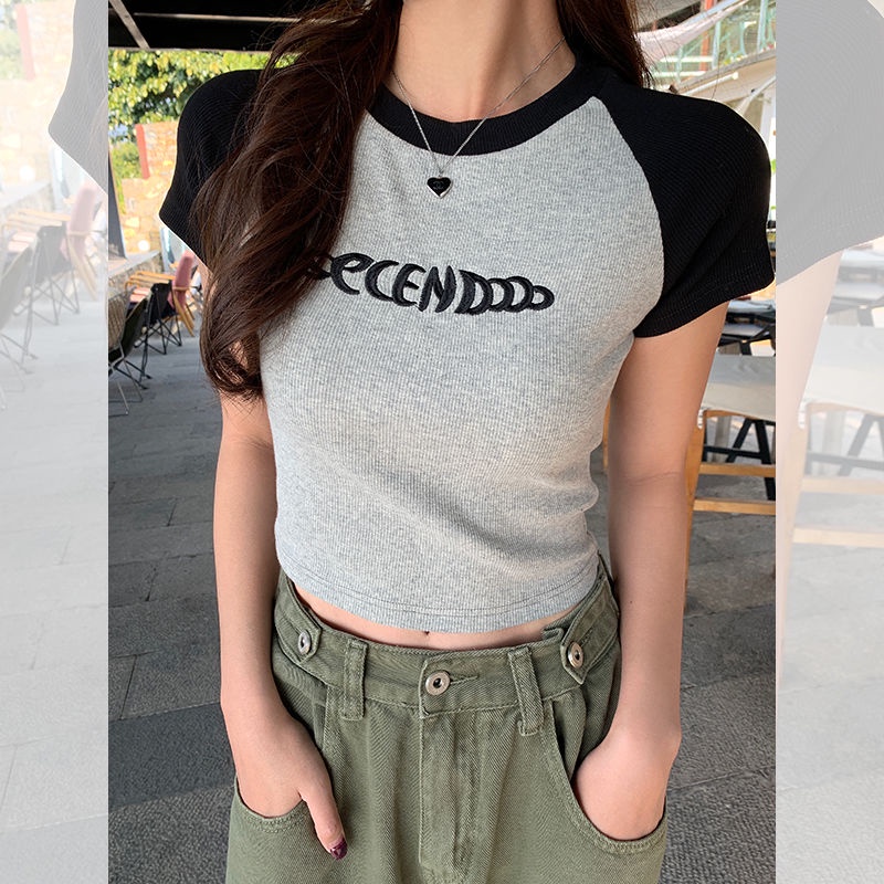 Red Design sense ceruk pencocokan warna lengan pendek T-shirt wanita musim panas hot girls memakai pendek bottoming kemeja pinggang tinggi ketat atas trendi