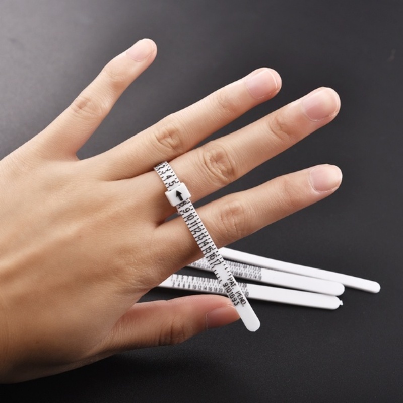 1Pc US UK Type Plastic Reusable Accurate Sizer Ring Measuring Tool for Finger Ring Gauge Measuring