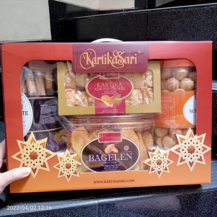 

Terlaris ✨ -KARTIKA SARI 4S HAMPERS PARCEL LEBARAN IDUL FITRI EID MUBARAK RAMADAN- 2.2.23