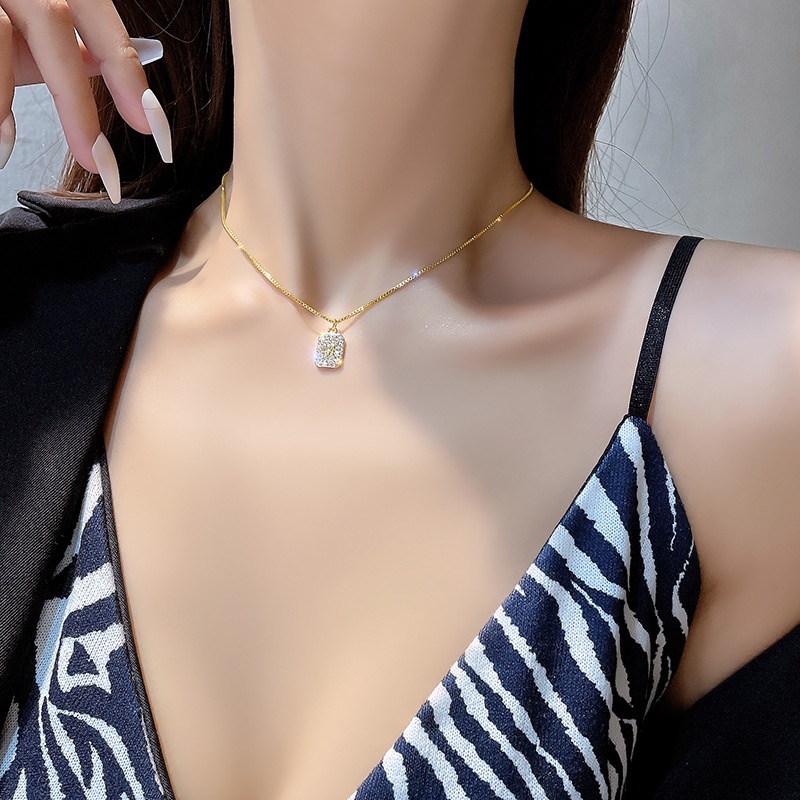 Kalung Titanium Wanita Tahan Karat Tidak Luntur glitter hollow Nomor7