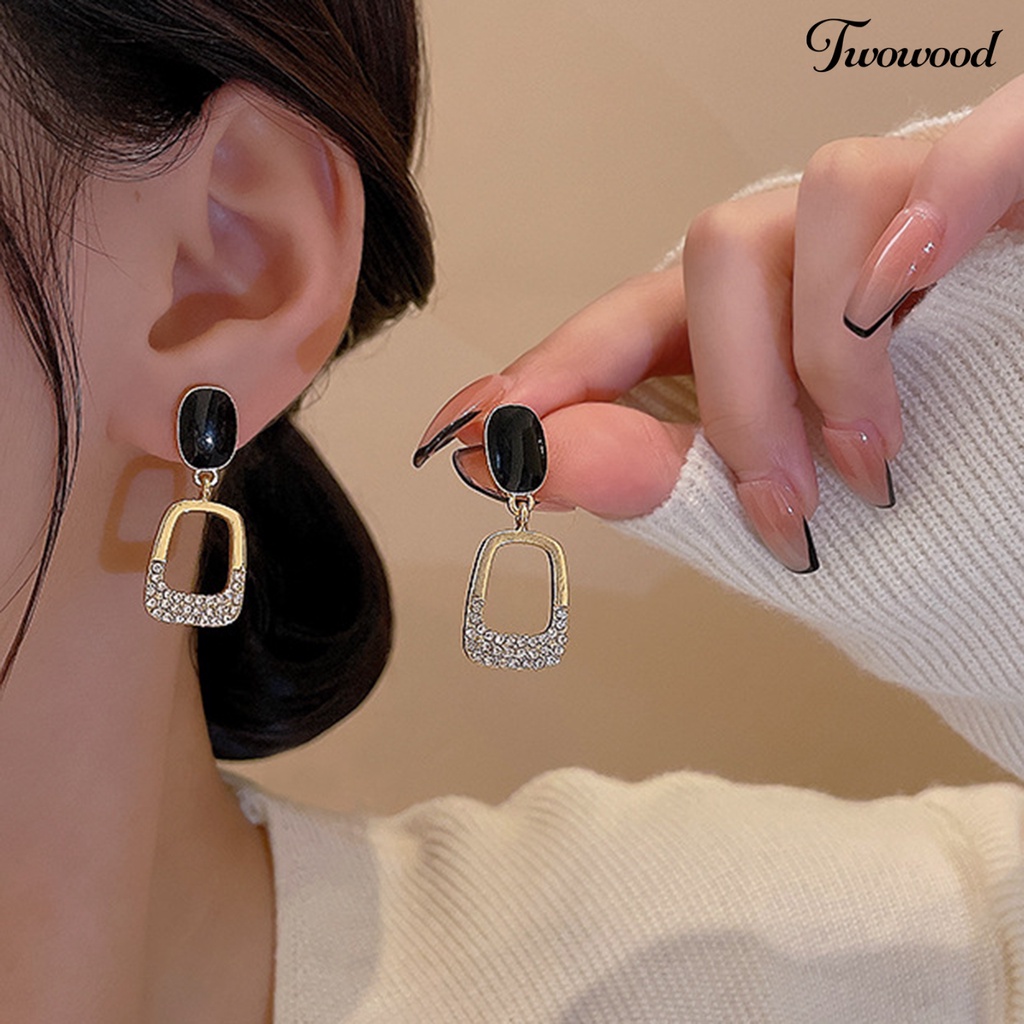 Twowood 1pasang Drop Anting Geometris Berongga Persegi Elegan Berlian Imitasi Tertanam Berlian Imitasi Bertatahkan Perhiasan Fashion