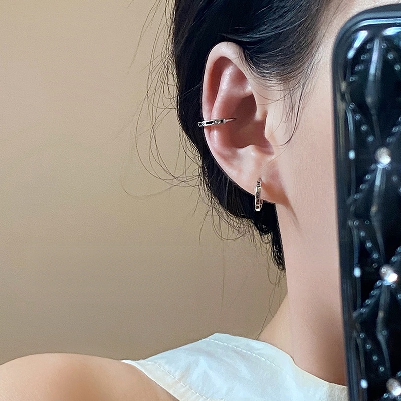 Unisex Anting Keren Anting Hoop Polos Desain Niche Lingkaran Aksesori Wanita