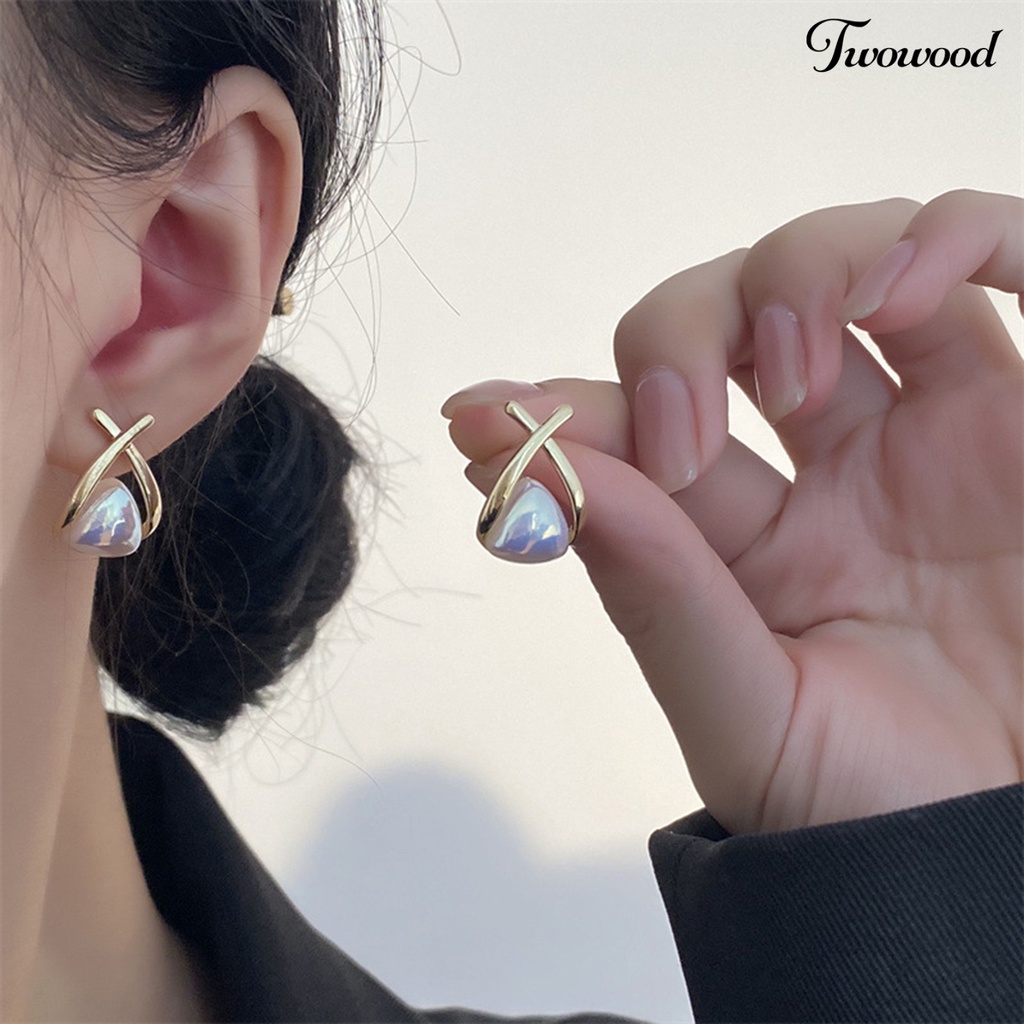 Twowood 1pasang Anting Stud Geometris Segitiga Gaya Korea Temperamen Mutiara Imitasi Ear Studs Perhiasan Aksesori