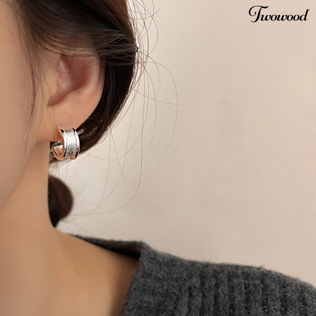 Twowood 1pasang Anting Pejantan Geometris Berbentuk Busur Tekstur Permukaan Temperamen Tahan Luntur Dekorasi Hypoallergenic Berbentuk C Tindik Wanita Earrings Perhiasan Aksesori