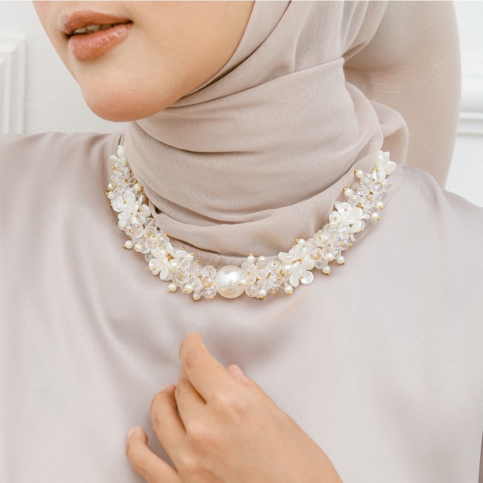 Kalung Kristal Mutiara untuk Hijab dan Nonhijab – AC 94 – Aksesoris Fashion Muslim Wanita Kondangan Hijabers Kekinian Crystal Beads Panjang