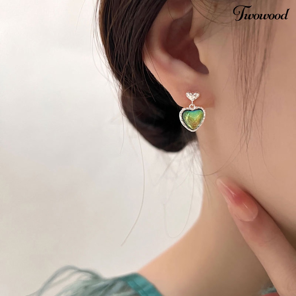 Twowood 1pasang Anting Wanita Shiny Eye-catching Geometris Pengerjaan Halus Menawan Dekorasi Hypoallergenic Bentuk Hati Liontin Anting Perhiasan Aksesori