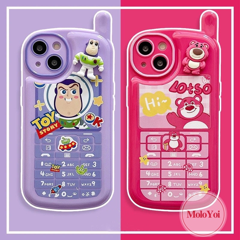 IPHONE 3d Imut Strawberry Bear Manyo Kartun Toy Story Case Kompatibel Untuk Iphone11 13 14 12 Pro MAX 7Plus XR 7 8 Plus X XS MAX SE 2020 Kepribadian Retro Bentuk Telepon Lembut Tpu Cover