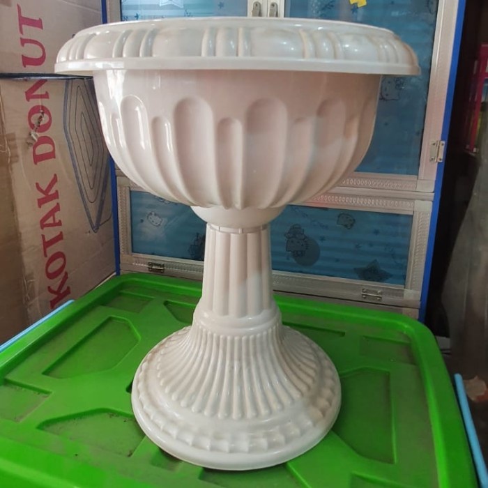 pot bunga kaki 592 putih / pot piala 592 putih / pot bunga tinggi