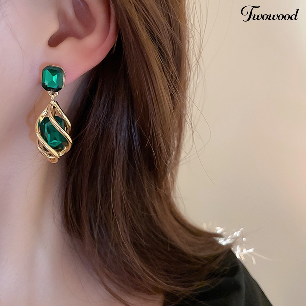 Twowood 1pasang Anting Stud Berbentuk Persegi Berlian Imitasi Gaya Vintage Liontin Berongga Hiasan Telinga Tahan Luntur Fashion Faux Emerald Crystal Menjuntai Earrings Untuk Pesta