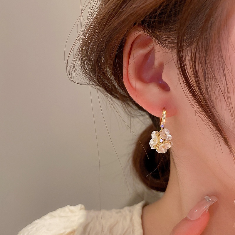 Anting Zirkon Bunga Bulat Temperamen Elegan lady Korea