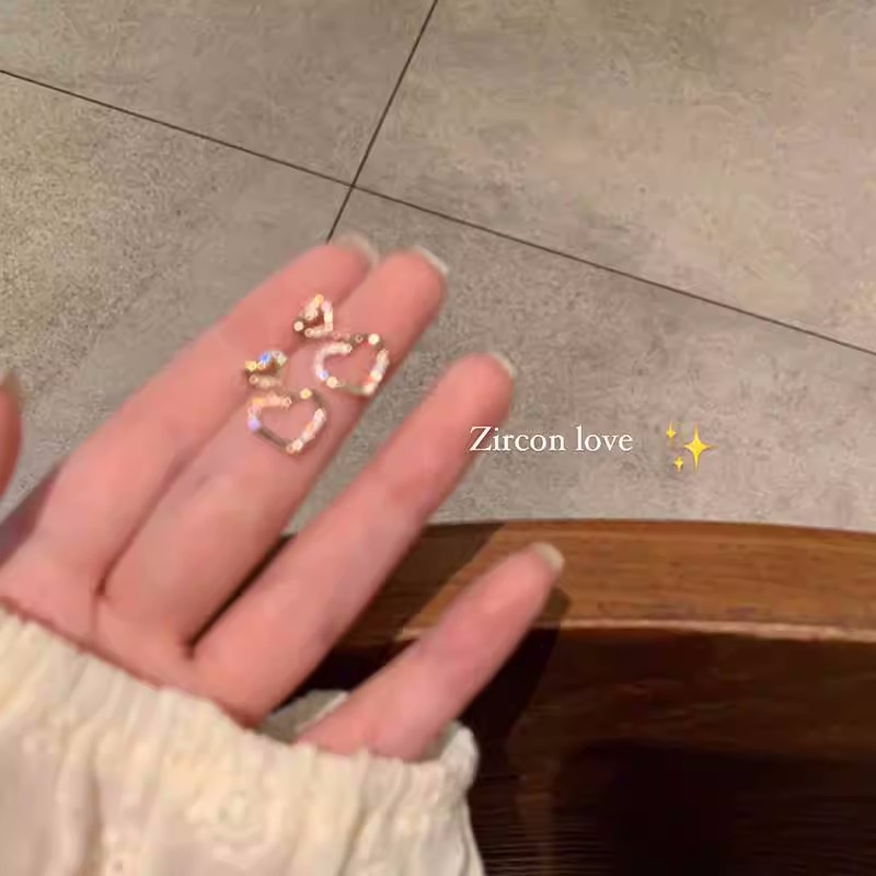 YEEZII Anting Tusuk Emas Untuk Wanita Elegan Hati Zirkon Earing Aksesoris Fashion Perhiasan