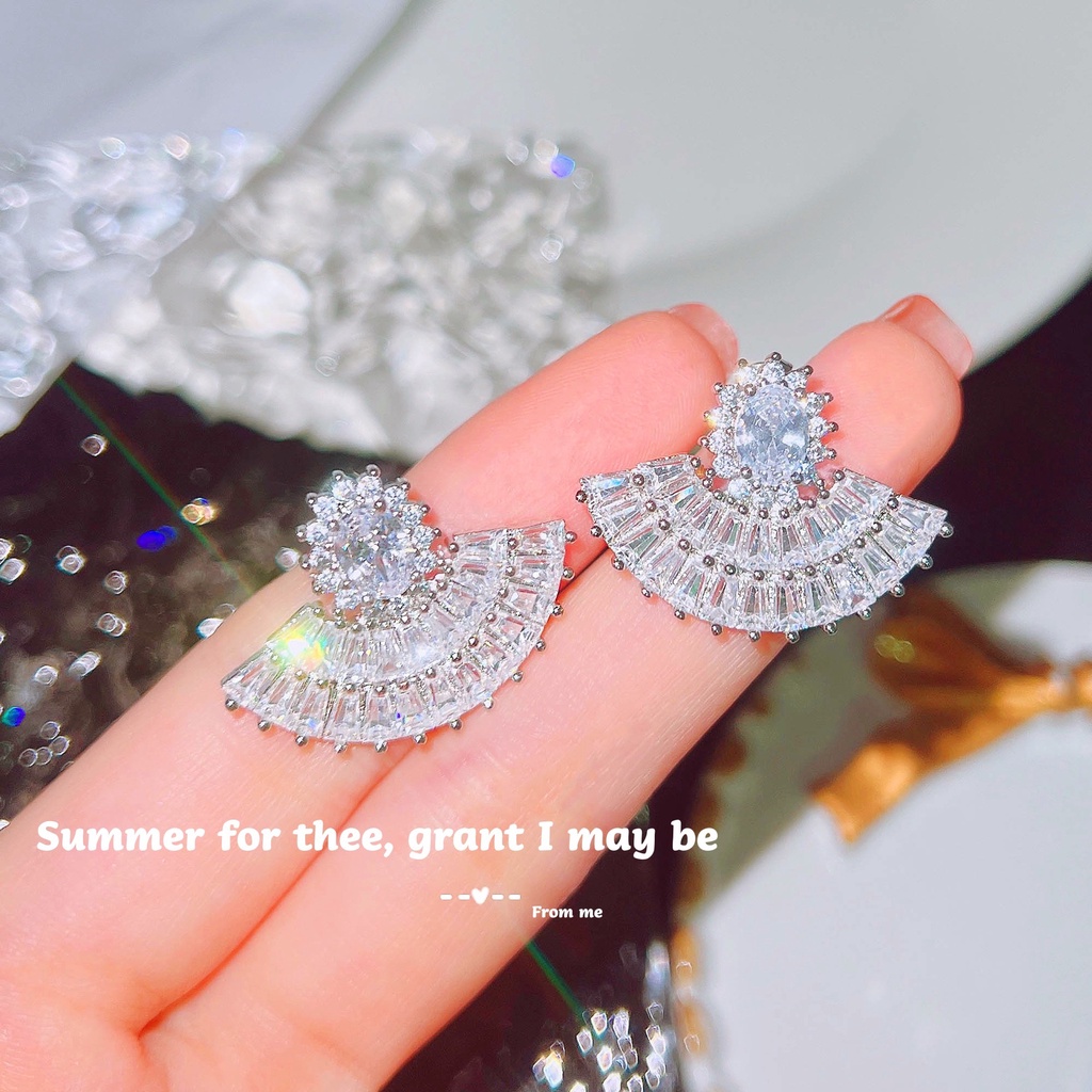 Goldkingdom Aksesoris Perhiasan Fashion Ready Stock Premium Anting Rok Kecil Super Mengkilap Berlian Karbon Tinggi T Square Zircon Berbentuk Kipas Anting Perempuan