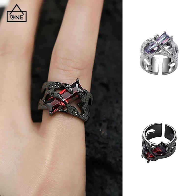 COD❤️Cincin Retro Desain Geometris Merah Kepribadian Wanita Cincin Logam Tekstur Berongga Punk-A.one