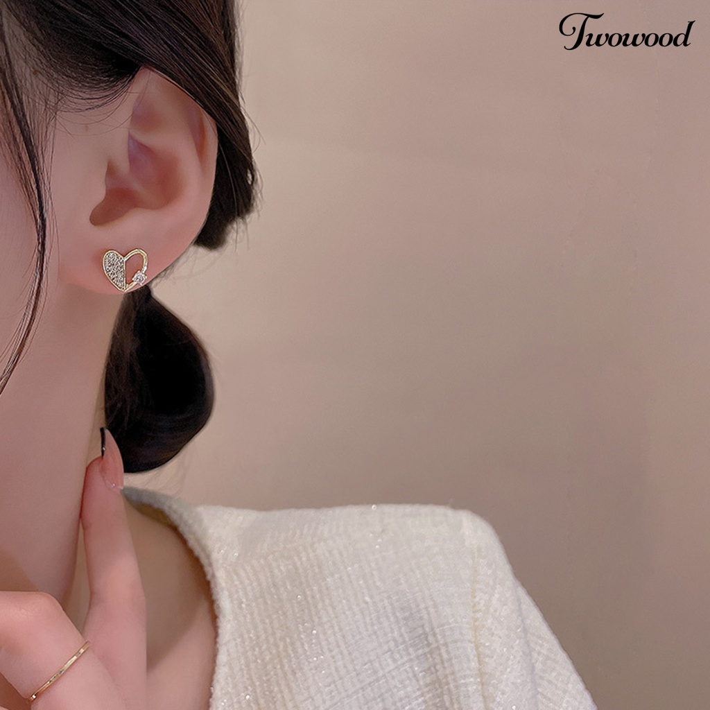 Twowood 1pasang Wanita Anting Perak Jarum Cahaya Bersinar Mewah Berongga Keluar Electroplating Dekorasi Emas Lucu Hati Cubic Zirconia Stud Earrings Aksesoris Pakaian