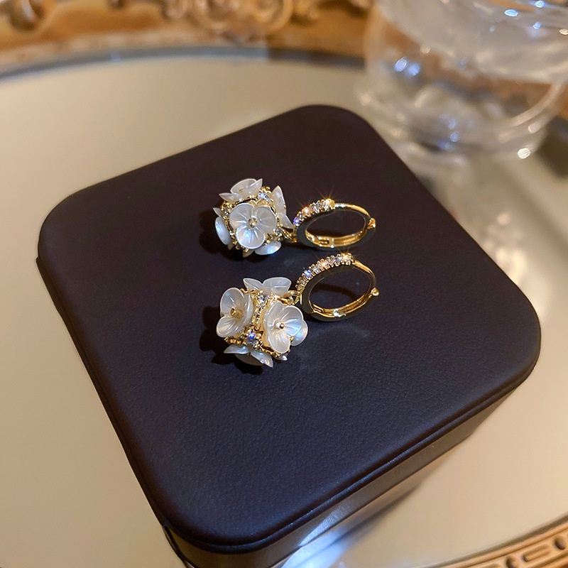 Anting Zirkon Bunga Bulat Temperamen Elegan lady Korea