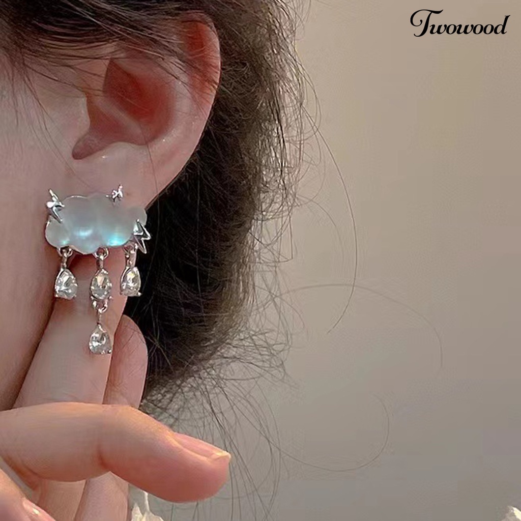 Twowood 1pasang Anting Pejantan Desain Awan Hujan Elegan Temperamen Hadiah Menyenangkan Kristal Imitasi Raindrop Pendant Menjuntai Anting Perhiasan Fashion