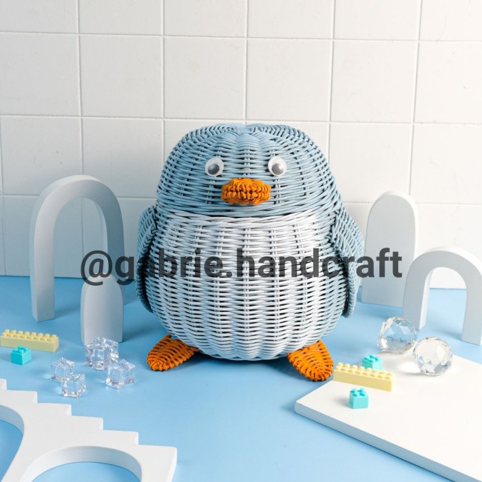 

⭐BISA COD⭐ ROTAN PENGUIN BIRU -TEMPAT HADIAH ULANG TAHUN/STORAGE BOX