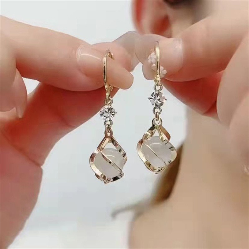 Anting Sederhana Kepribadian Wanita Anting Elegan Anting Pesta Makan Malam Opal Berkilauan Siswa Bekerja Fashion Putaran Rumbai Aksesoris