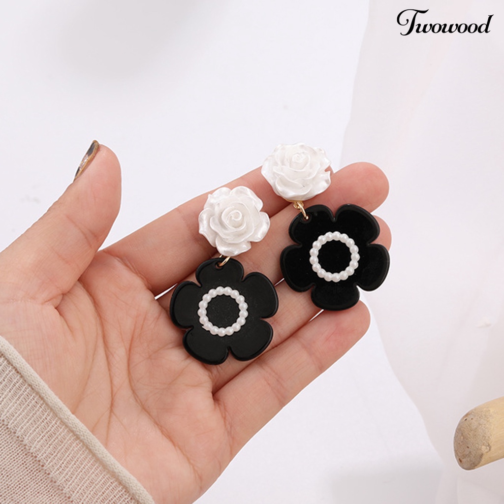 Twowood 1pasang Anting Menjuntai Pola Bunga Retro Berlebihan Temperamen Electroplating Dekorasi Geometris Bunga Camelia Mutiara Imitasi Stud Earrings Perlengkapan Kostum