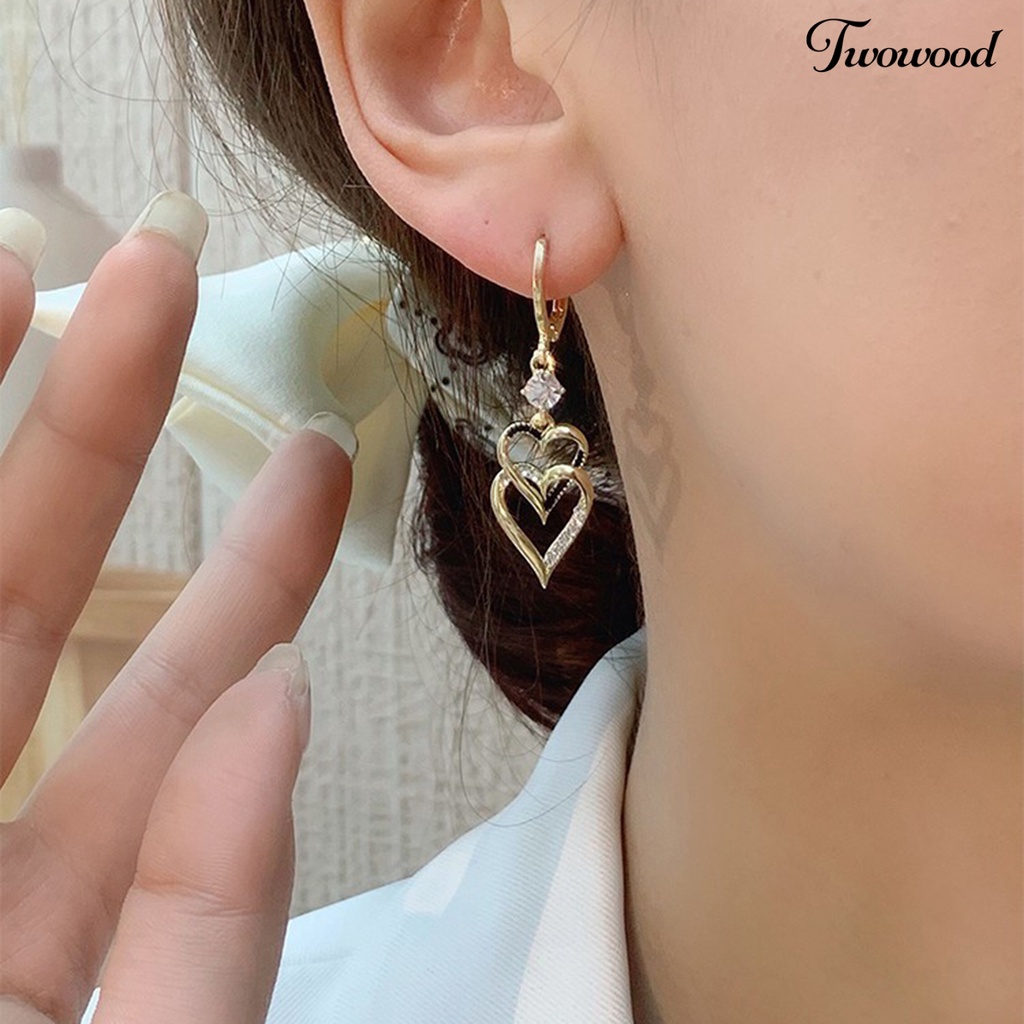 Twowood 1pasang Menjuntai Anting Vintage Berongga Keluar Mengkilap Berlian Imitasi Bertatahkan Berkilau Hias Hadiah Wanita Double-layer Hati Liontin Drop Earrings Retro Perhiasan