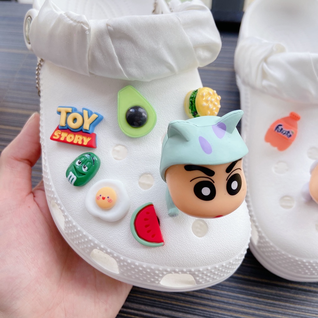 @shinydiy Crayon Shin-chan Crocs Jibbitz Set Stiker Crocs Charm Lucu DIY Aksesoris Gesper Sepatu Kompatibel Dengan Crocs Jibbitz | asesoris wanita｜crocs jibbitz