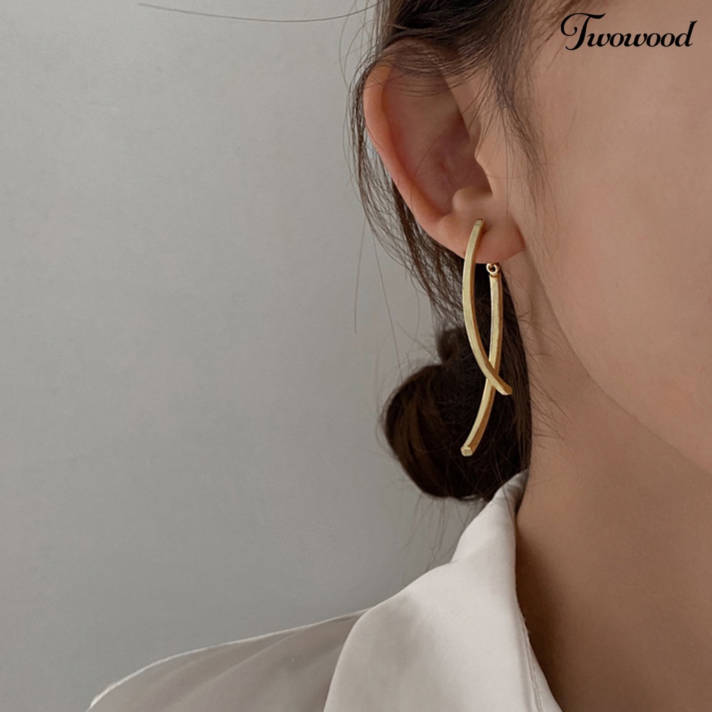 Twowood 1pasang Anting Pejantan Sederhana Rumbai Panjang Glossy Geometris Melengkung Hias Hadiah Wanita Arc Cross Drop Earrings Perhiasan Pesta Aksesori Busana