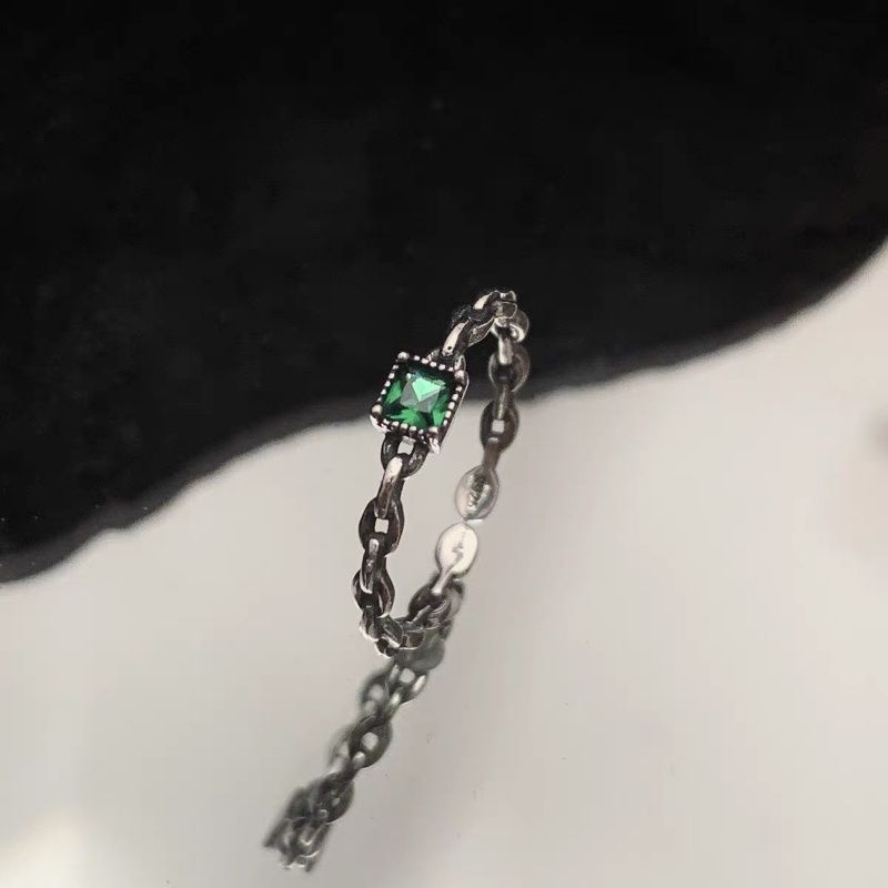 Cincin Berlian Persegi Hijau Retro Yang Dipersonalisasi Korea Sederhana Rantai Perak Terbuka Cincin Logam Murah Untuk Wanita