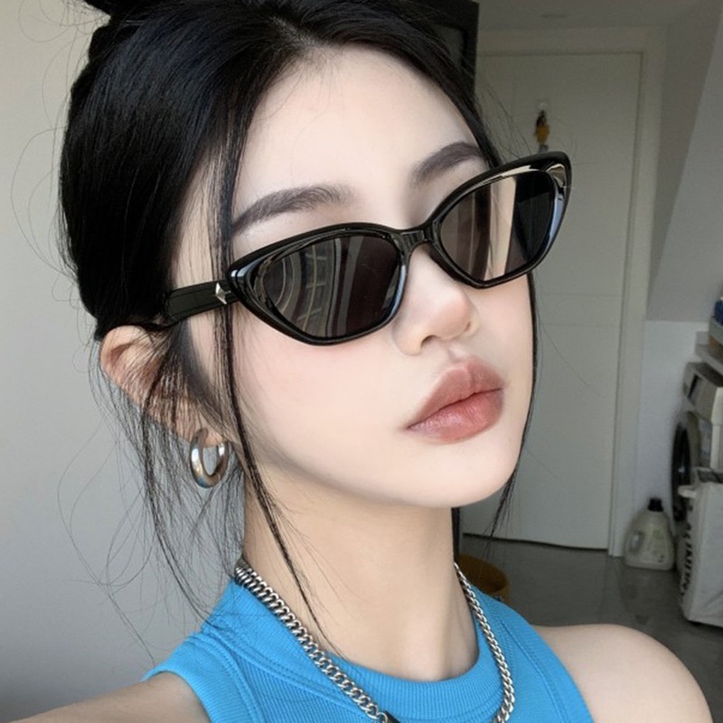 Kacamata Hitam Mata Kucing Berengsel Metal Vintage Bintang Hias Bingkai Kecil Shades Untuk Wanita Pria