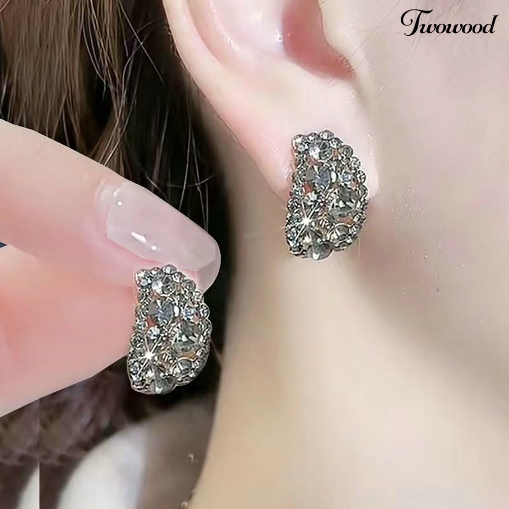 Twowood 1pasang Anting Pejantan Temperamen Mengkilap Elegan Geometris Berkilau Berdan Hadiah Valentine Wanita Kristal Imitasi Menjuntai Anting Perhiasan Pernikahan Aksesori Fashion