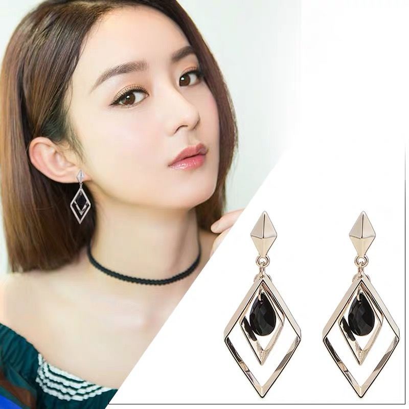 Anting Tiga Dimensi Geometris Tahun Baru Anting Trendi Perempuan Musim Panas Desain Niche Gaya Eropa Amerika Anting Berlian Logam