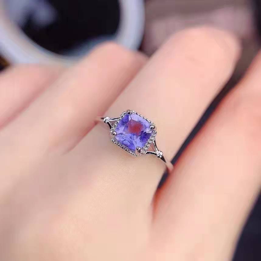 Goldkingdom Aksesoris Perhiasan Fashion Ready Stock Niche Design Lavender Cincin Berlian Ungu Putri Sederhana Berlian Persegi Menjadi Berlian Biru Pembukaan Cincin Warna-Warni.