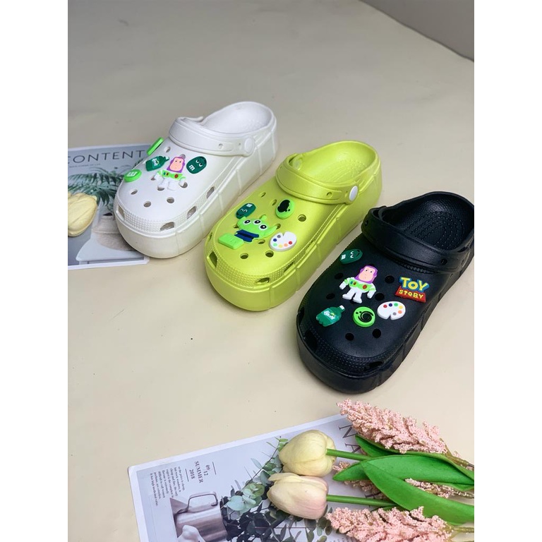 TOPGROSIR TG0617 Sandal Kodok Crocs Wanita Import Jibitzz Toy Story Kekinian / Slop