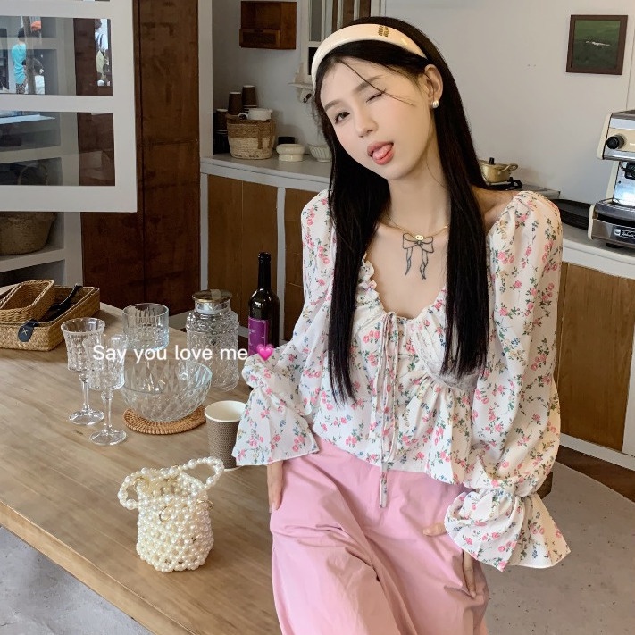 Red Korea Manis dan Mengurangi Usia Kecil Bunga Segar Lengan Panjang Kemeja Sifon Wanita Musim Semi Niche Desain Jahitan renda Top