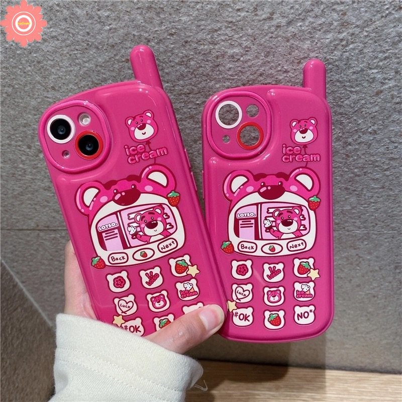 IPHONE Kartun Strawberry Bear Manyo Case Kompatibel Untuk Iphone11 13 14 12 Pro MAX 7Plus 8Plus 78 Plus XR X XS MAX SE 2020 Kepribadian Retro Bentuk Ponsel Seluler Lembut Glossy Phone Cover