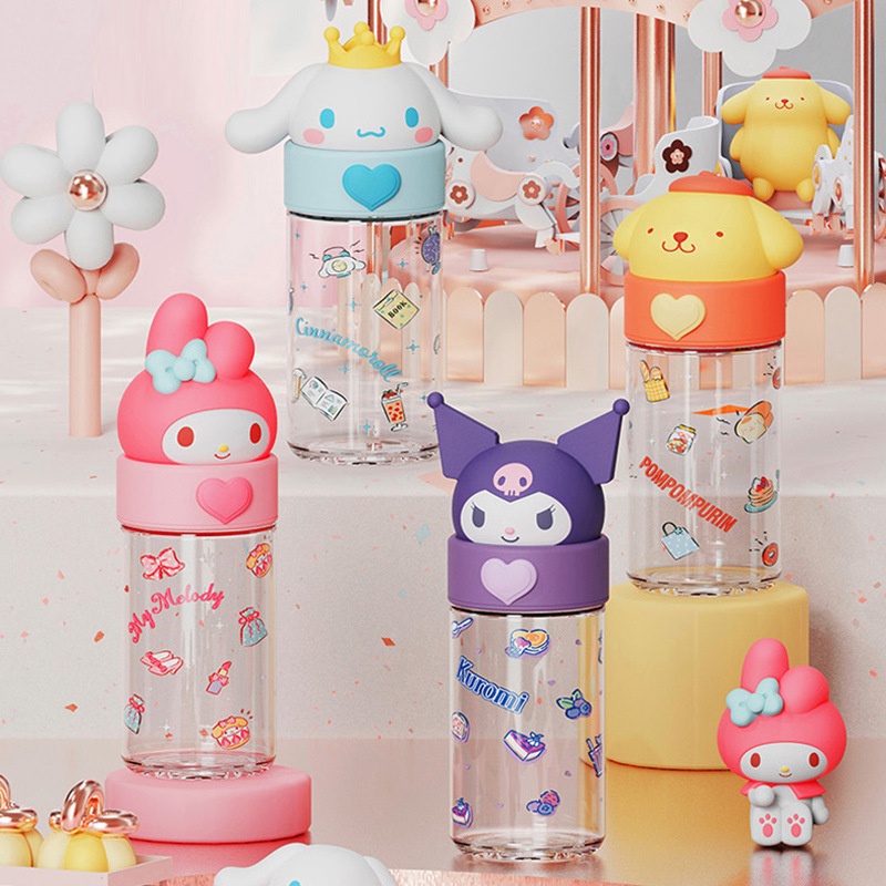 ღ 360Ml Kawaii Sanrio Botol Air Kuromi Cinnamoroll Pompompurin Kartun Anime Boneka Kaca Cangkir Lengan Mainan untuk Anak Laki-laki Perempuan Hadiah