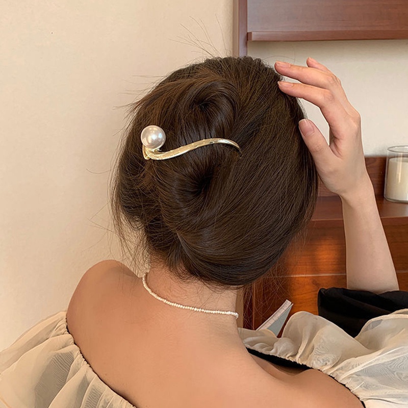 Klip Rambut Mutiara Logam Elegan Aksesoris Rambut Wanita Kupu-Kupu Hair Claw Clip