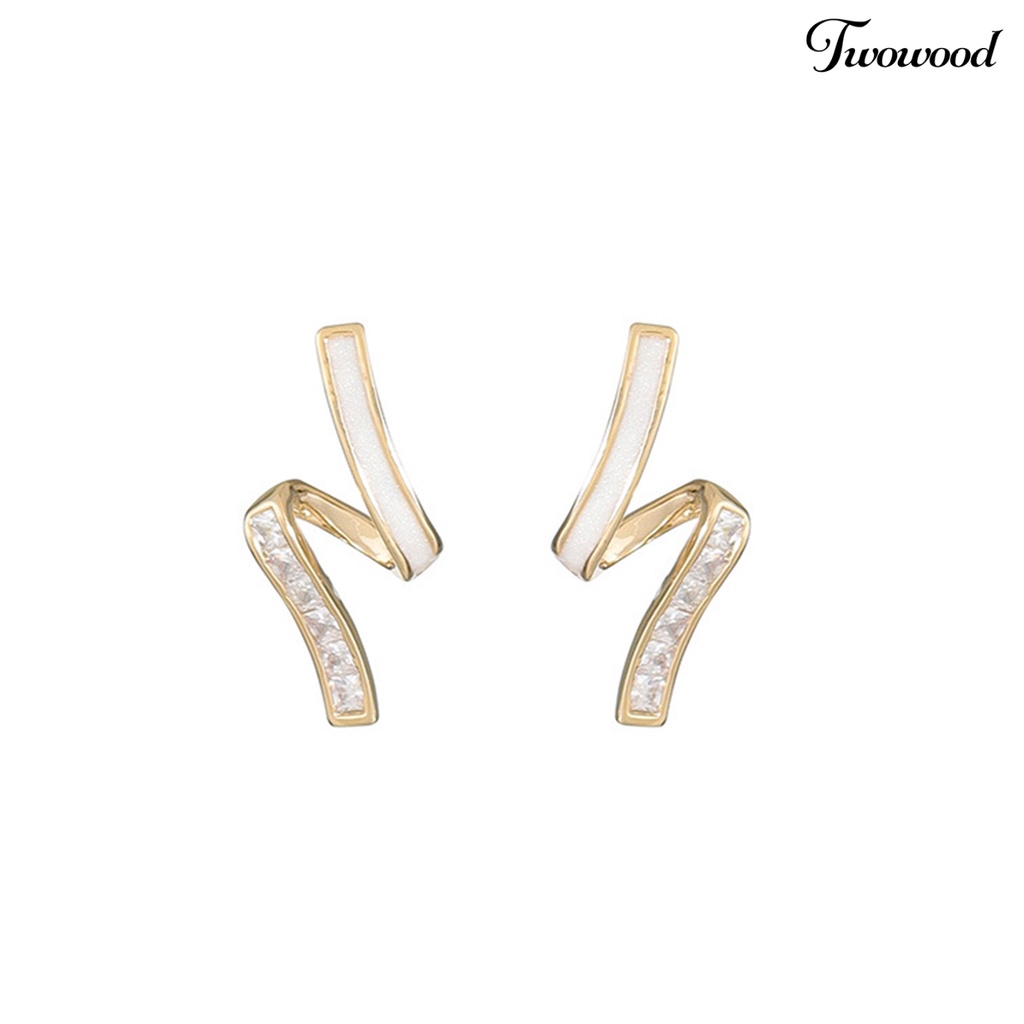 Twowood 1pasang Anting Stud Vintage Berlian Imitasi Bentuk Geometris Warna Tinggi Pengikat Tahan Aus Dekorasi Gaya Perancis Elegan Bentuk Z Wanita Earrings Aksesoris Pakaian