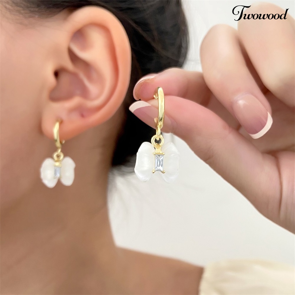 Twowood 1pasang Wanita Huggie Anting Busur-Simpul Bentuk Warna Kontras Berlian Imitasi Transparan Halus Tepi Telinga Dekorasi Ada Peradangan High-end Pernikahan Pengantin Drop Earrings