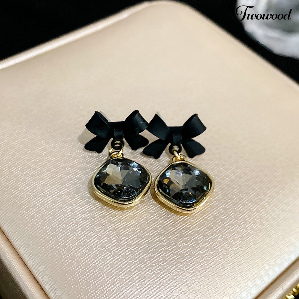 Twowood 1pasang Anting Menjuntai Bentuk Geometris Tindik Mengkilap Tahan Aus Niche Berdandan Nikel Gratis Busur Hitam Kristal Imitasi Liontin Anting Perhiasan Aksesori