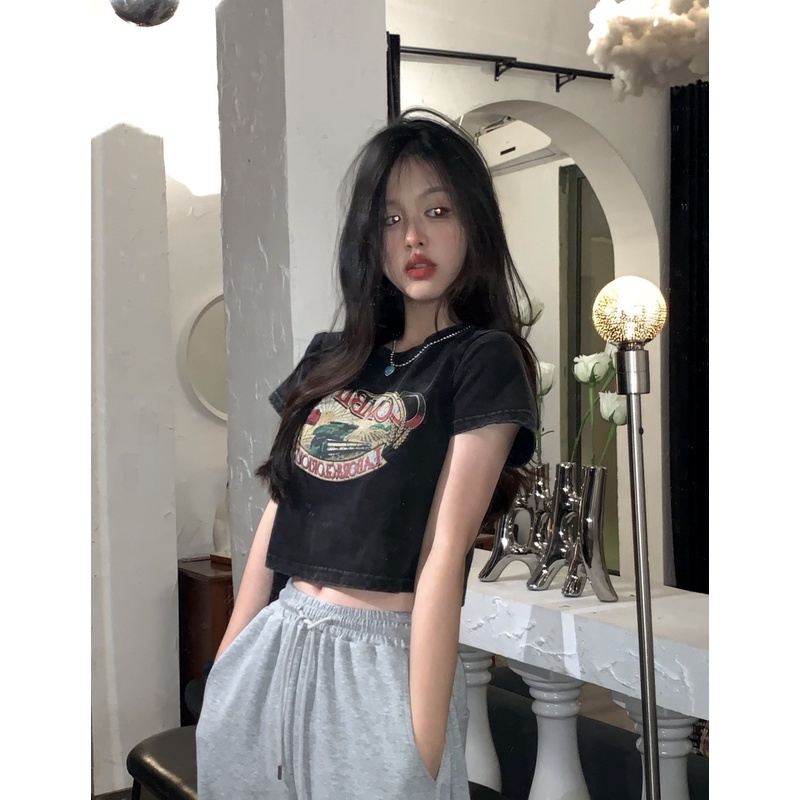 Red Retro All-Match Ceruk Hitam Lengan Pendek T-shirt Wanita Musim Panas Desain Hot Gadis Manis Keren Pendek BM Crop Top Trendi