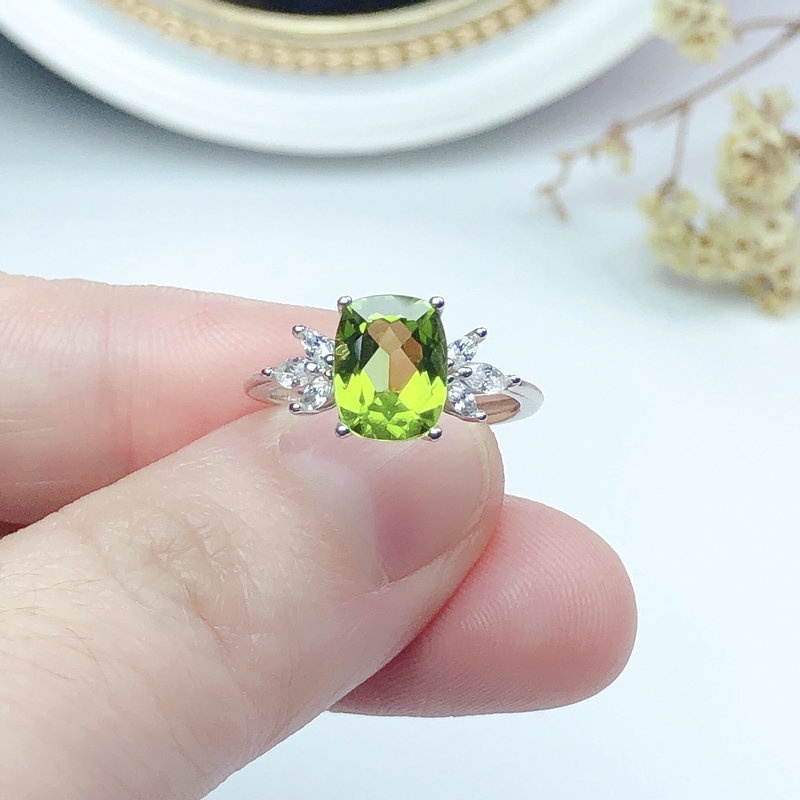 Goldkingdom Aksesoris Perhiasan Fashion Ready Stock Cincin Peridot Alami Desain Niche Wanita, Segar Dan Sederhana, Cincin Harta Karun Berwarna Kuning-Hijau, Mulut Yang Dapat Disesuaikan