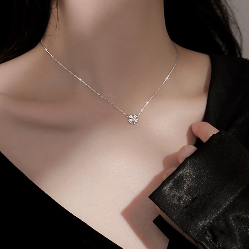 Korea Fashion Berlian Bertatahkan Rumput Beruntung Liontin Kalung Wanita Sederhana Fourleaf Grass Pendant Necklace Kepribadian Perhiasan Kasual