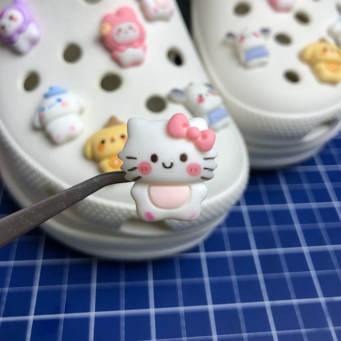 DISKON SHOPEE/ Jibbitz Crocs Aksesoris|Aksesoris Crocs (sanrio) - Hello Kitty