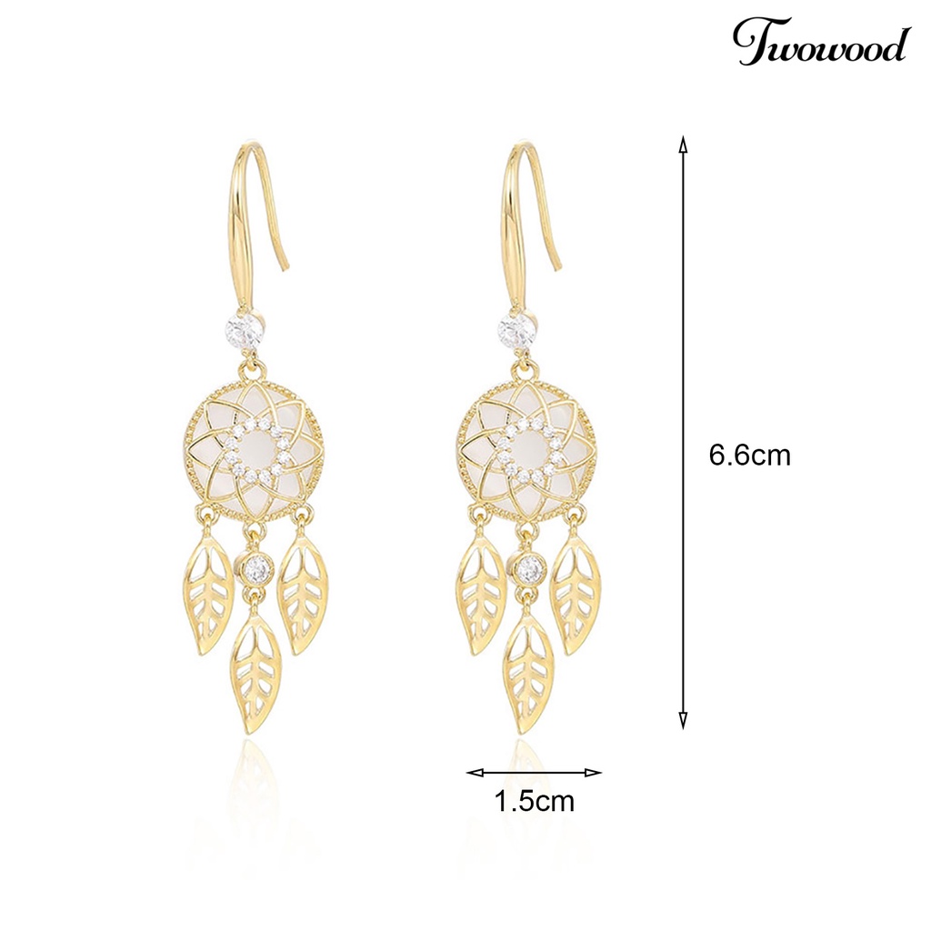 Twowood 1pasang Liontin Anting Geometris Berongga Keluar Glitter Dreamcatcher Bentuk Temperamen Daun Rumbai Berlian Imitasi Anting Perhiasan Aksesori