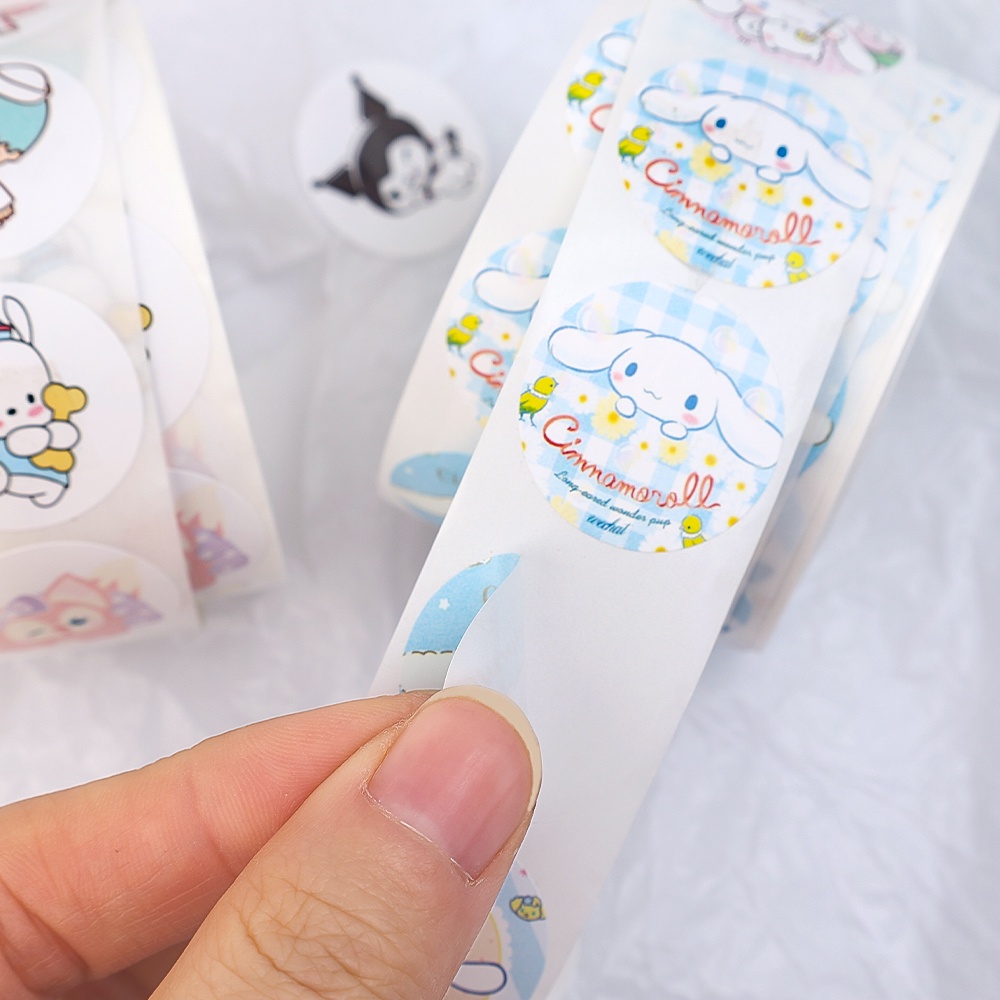 500pcs/roll Kartun Sanrio Putaran Stiker Perekat Diri Kerajinan Kantor Label Kertas Scrapbook Amplop DIY Label Kotak Pensil Kartu Hadiah Tag Dekoratif