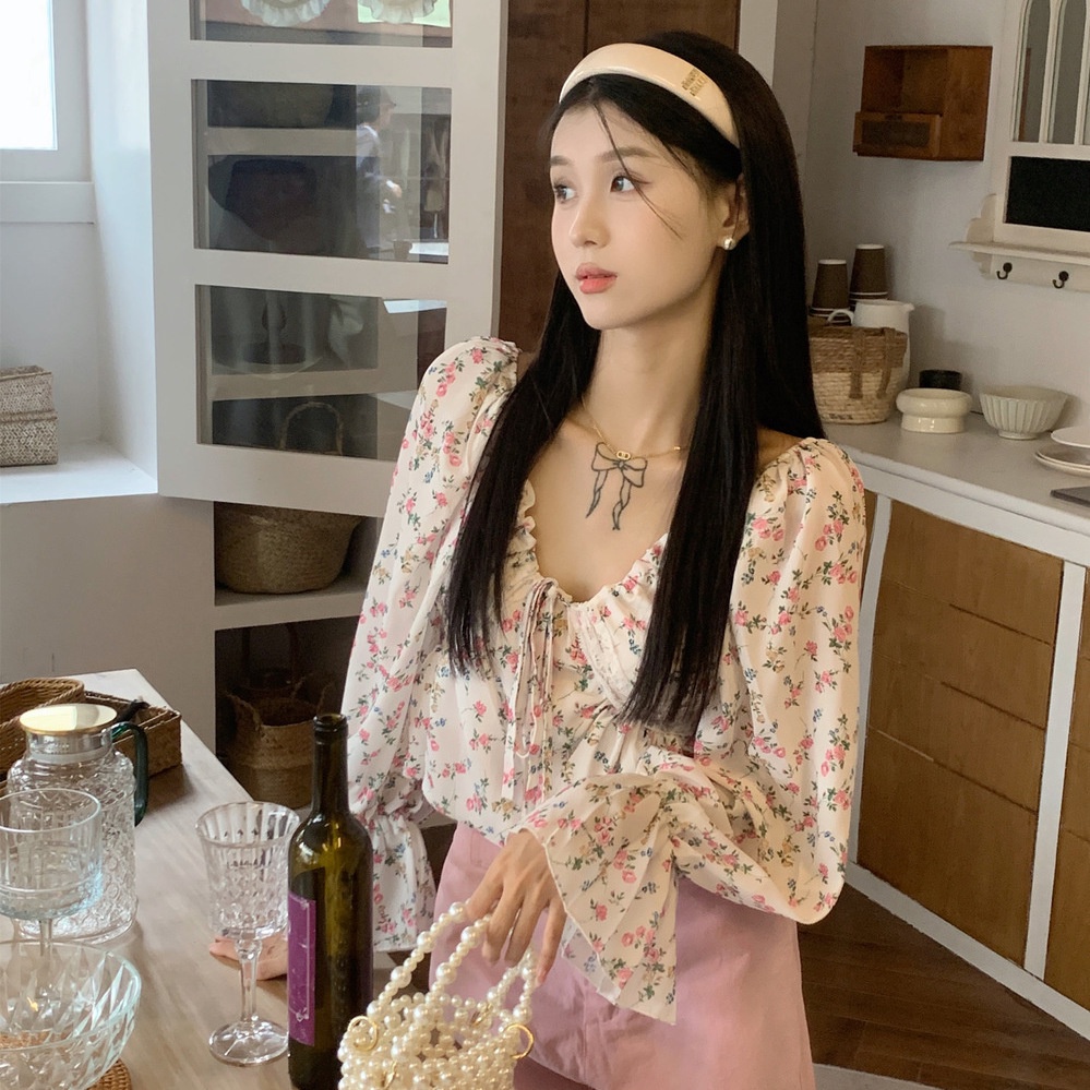 Red Korea Manis dan Mengurangi Usia Kecil Bunga Segar Lengan Panjang Kemeja Sifon Wanita Musim Semi Niche Desain Jahitan renda Top