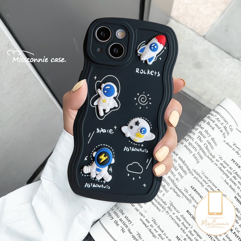 Casing Kartun Tepi Bergelombang Kompatibel Untuk iPhone 11 Pro Max7 6s 8 6 14 Plus XR X XS Max 11 13 12 14 Pro Max SE 2020 Lembut Tpu Lucu Boneka 3D Astronot Space Phone Cover