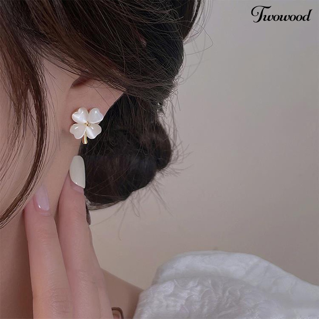 Twowood 1pasang Ear Studs Faux Opal Makna Keberuntungan Desain Sederhana Temperamen Empat Daun Semanggi Stud Earrings Aksesoris Fashion