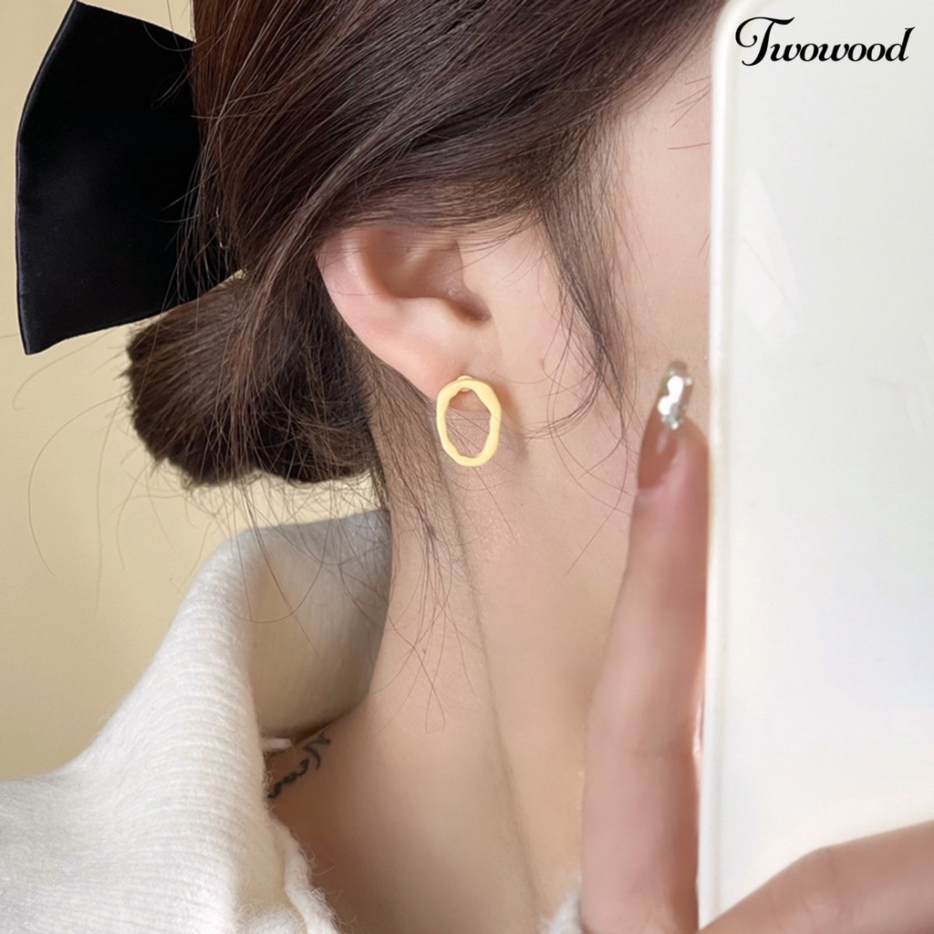 Twowood 1pasang Ear Studs Geometric Irregular Personality Hollow Matte Hadiah Kecil Warna Kontras Wanita Anting Fashion Perhiasan