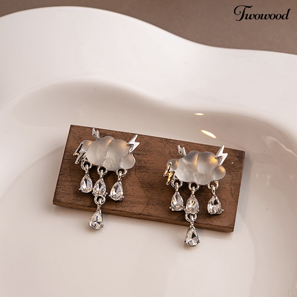 Twowood 1pasang Anting Pejantan Desain Awan Hujan Elegan Temperamen Hadiah Menyenangkan Kristal Imitasi Raindrop Pendant Menjuntai Anting Perhiasan Fashion